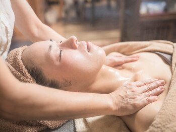 リカ/リンパマッサージ堪能、肩こりに