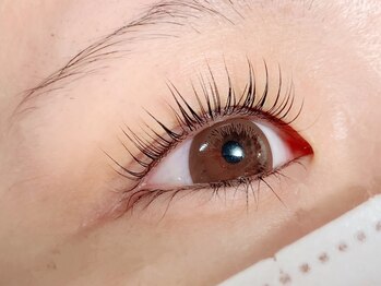 アズールラッシュ(Azul Lash)の写真/自然に美しい。大人の女性が選ぶ、上品まつエクで洗練された目元に♪圧倒的な技術力で大満足の仕上がりに！