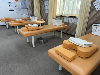 むらかみ整骨院鍼灸院 京田辺/清潔で明るい店内