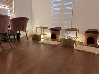 サロン エム(SALON M)の写真/【ペアルーム完備/最大3名様まで同時施術可能】お友達や家族と話しながら、お得によもぎ蒸しを楽しめる♪