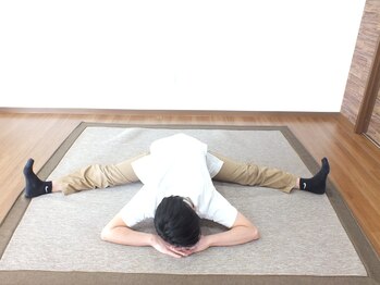 たくみカイロプラクティック/内転筋群　開脚ストレッチ