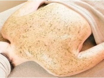 ラメールブルー(La Mer Bleue)/２Bハーブピーリング背中の様子