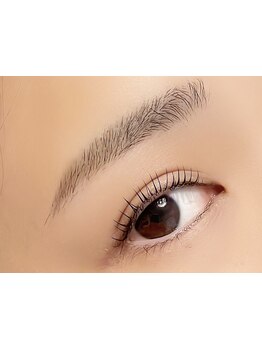 ナチュラル上品な目元にしたい