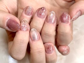 大人かわいいニュアンスネイル