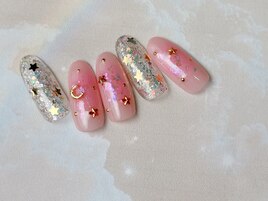 ラメたっぷりチークネイル