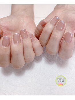 イーレ(IRE)/シアーなカラーとラメ