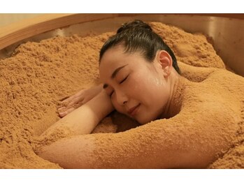 えん 福岡店の写真/【深部体温+2℃アップ！】季節問わず冷えでお悩みの方やむくみが気になる方にぴったり！芯から温まります◎