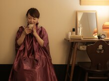 ゆるりらくの雰囲気（こだわりの草と道具を使用した若よもぎ蒸し。自律神経ケアにも◎）