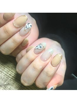 爪屋べっぴん堂/牛柄ネイル