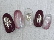ハニービービー(Honey Bee Bee)/ボルドー金箔ネイル