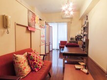 ワンプラス(OnePlus+)/サロンの内観