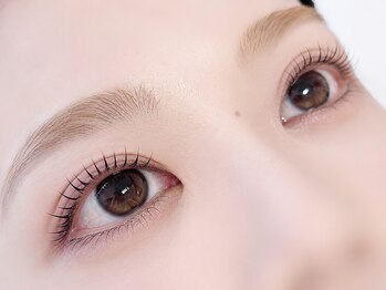 アチーブエムプラス(Achieve m+)の写真/眉とまつ毛の同時施術も可能！