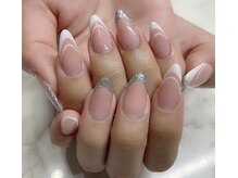 モモ(Momo)/海外風バーチャルフレンチネイル