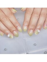 リッシュ トロワ(RICHE trois)/グリーン×バラネイル