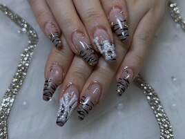 ゼブラ柄ネイル