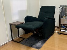 自由が丘水素サロンの雰囲気（足や背中を伸ばして寝る体勢にもなれるのでそのまま眠る方も。）