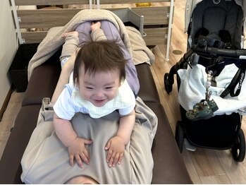 眉サロン デュアル 恵比寿(DUAL)の写真/ベビーカーにお子様を乗せたまま施術、抱っこされたまま施術、短時間の施術で仕上がるのでお気軽にとうぞ☆