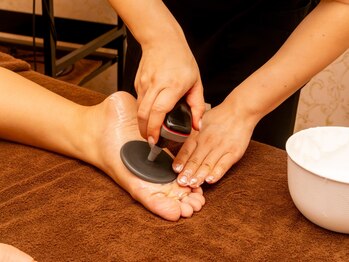 インディバ専門店ティダの写真/【つらい冷え/むくみ徹底改善】下半身特化のインディバケアで、足のむくみや立ち仕事などでの疲れを解消◎