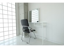 シス(sis)/メイク直しブース