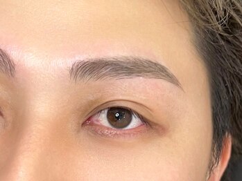 コンフィー(comfy)の写真/骨格・筋肉・黄金比に基づいて1人1人に合ったデザインをご提案♪1時間で垢抜け眉毛に◎男性眉毛も大歓迎!