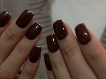 落ち着いた空間で理想の指先へ