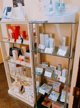 トータルビューティーハウス フラップ ミチ(total beauty house flap MICHI)/化粧品棚