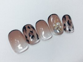 ヒョウ柄ネイル