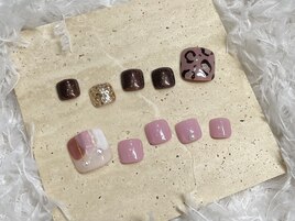 ヒョウ柄、塗りかけフットネイル