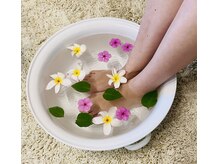 朝摘みの南国の花々に癒される♪天花のフラワーフットバス♪