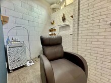 ルーム(Room.)の雰囲気(まつエク、まつパ施術ブースは、個室なので安心して施術可能)