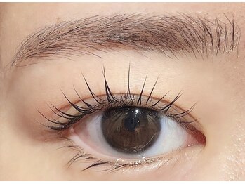 スリーラッシュ エルフネイル(threelash elf.nail)/根元立ち上げまつパ