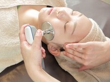 スパークリングセルフ(Sparkling Self)/レスでのフェイシャル施術