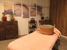 当店の内装は、木のぬくもりを感じられる落ち着いた店内です。