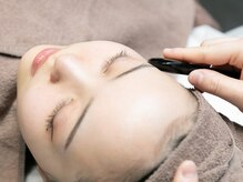 「オリジナル目元専用かっさ」を使った東洋美容でデリケートな目元の施術を致します