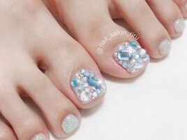 ミント×キラキラビジューネイル
