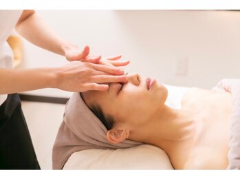 ルシェルブルー(Le ciel bleu)/表情筋へのアプローチで小顔に