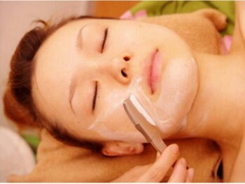 ジャランジャラン(jalan jalan)の写真/産毛も角質も一掃!お顔の印象をUPさせる本格シェービングが6600円。驚きの化粧ノリと艶肌へ!