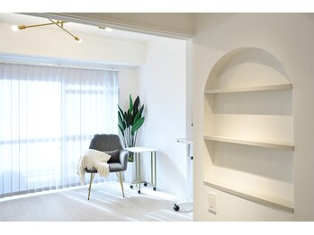 トパーズ 恵比寿(TOPAZ)/日が差し込む明るい店内