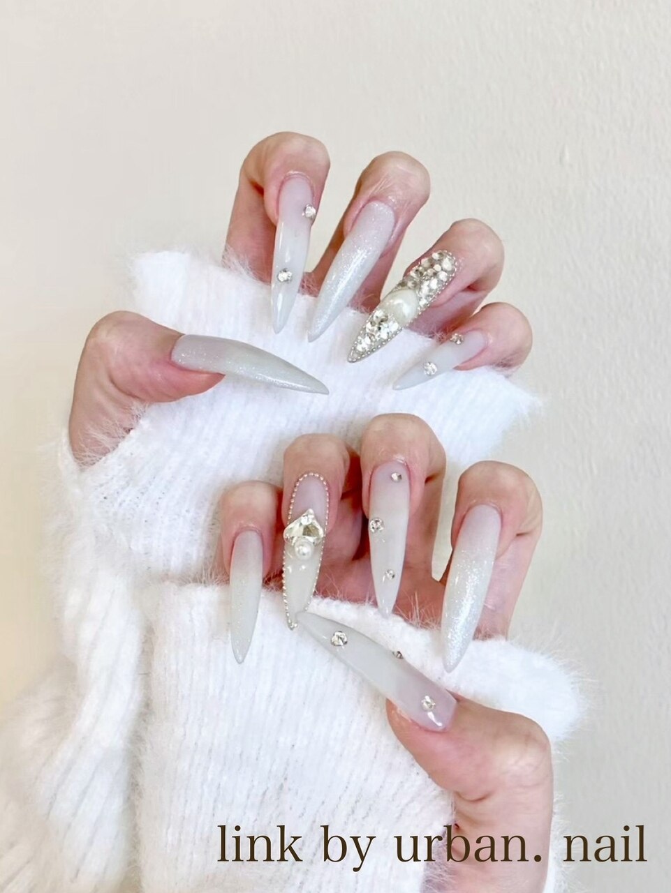2026年秋トレンド】ホワイト ワンカラー ハンドのネイルデザイン集