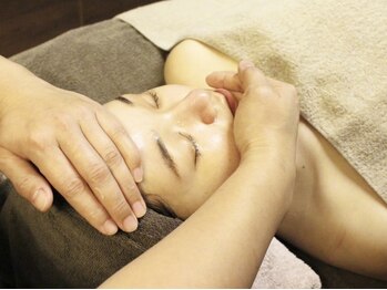 ナチュラックスビューティー 恵比寿店(NaturaxBeauty)の写真/《お肌の悩みはプロにお任せ◎》お肌の奥まで浸潤させ,肌ケアの能力を育てるメニューが豊富【恵比寿駅近】