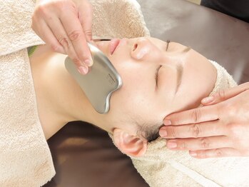 スパークリングセルフ(Sparkling Self)/スカルプチャーカッサでの施術