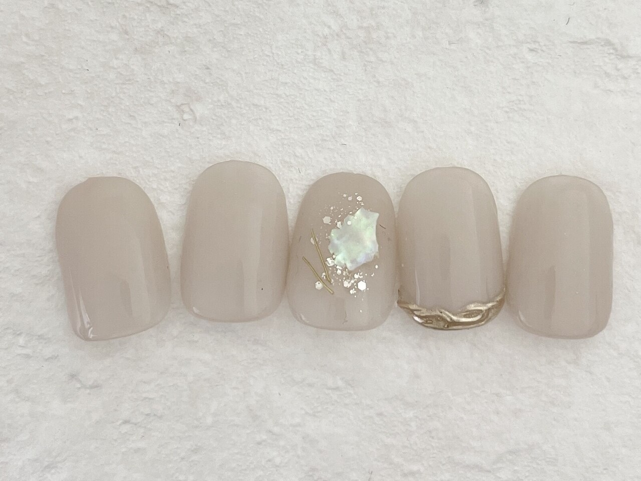 2025年-2026年冬トレンド】ホワイト ワンカラーのネイルデザイン集