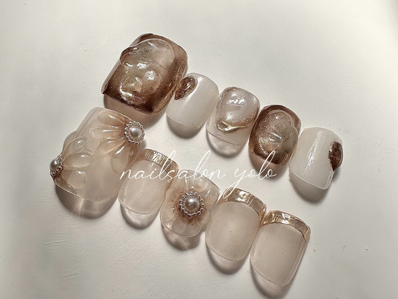 2025年秋トレンド】フラワー フットのネイルデザイン集｜人気順