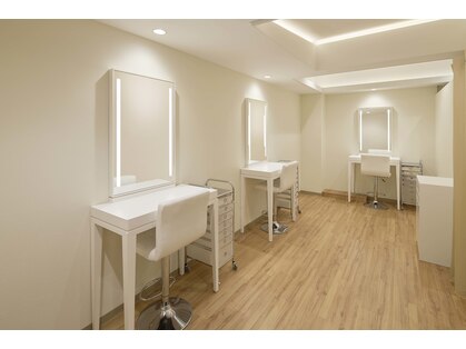 ビューズアイブロウスタジオ 八重洲地下街店(BIEWS EYEBROW STUDIO)の写真