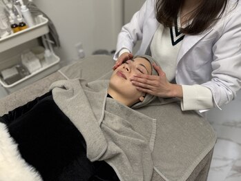 トネア 自由が丘店の写真/ 【シミ・くすみの最終解決策】機械で変わらなかった方へ。職人技が引き出す、肌本来の透明感