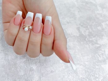 プティ アイビューティ 北浜店(peTiT eyebeauty)/フレンチネイル