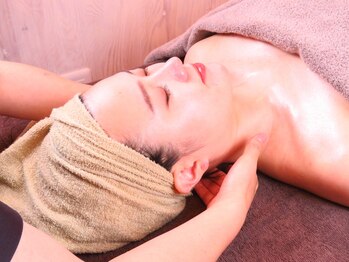 アクアマリン(aquamarine)/小顔マッサージ