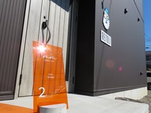 ミリ(.mm)の雰囲気（入り口にあるオレンジ色の看板が目印です！）