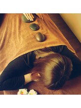 リラクゼーションサロンNONAMANIS 与野【整体/ドライヘッドスパ/アロママッサージ】/置き温石セラピー(天然玄武岩)