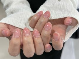 透けピンクグラデーションネイル